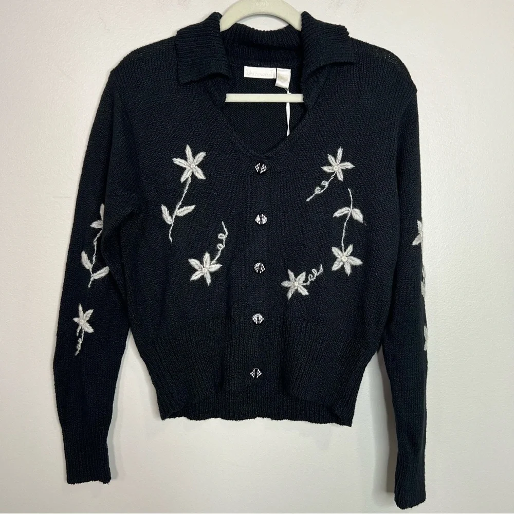 Whitewash Ladimir black and white floral stitch cardigan sweater size Medium
